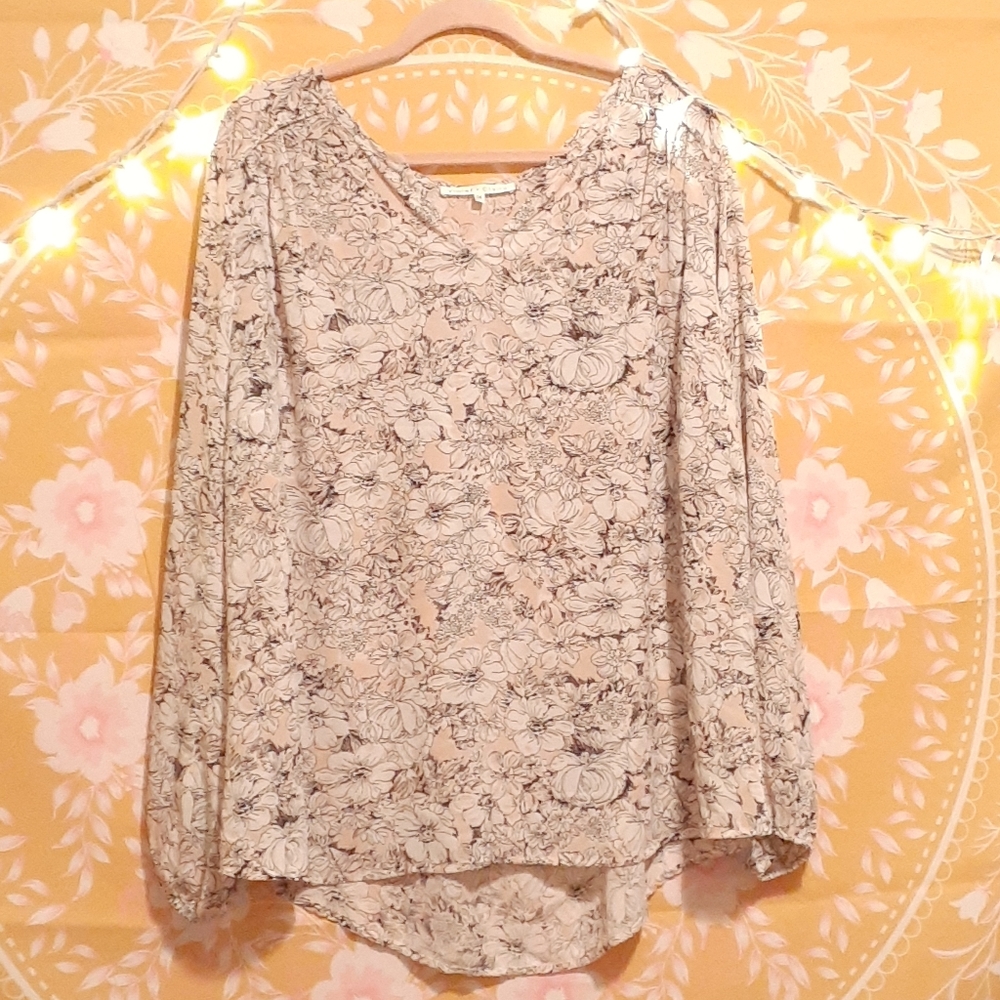 Violet & Claire Pink White Floral Flowy Long sleeve Blouse